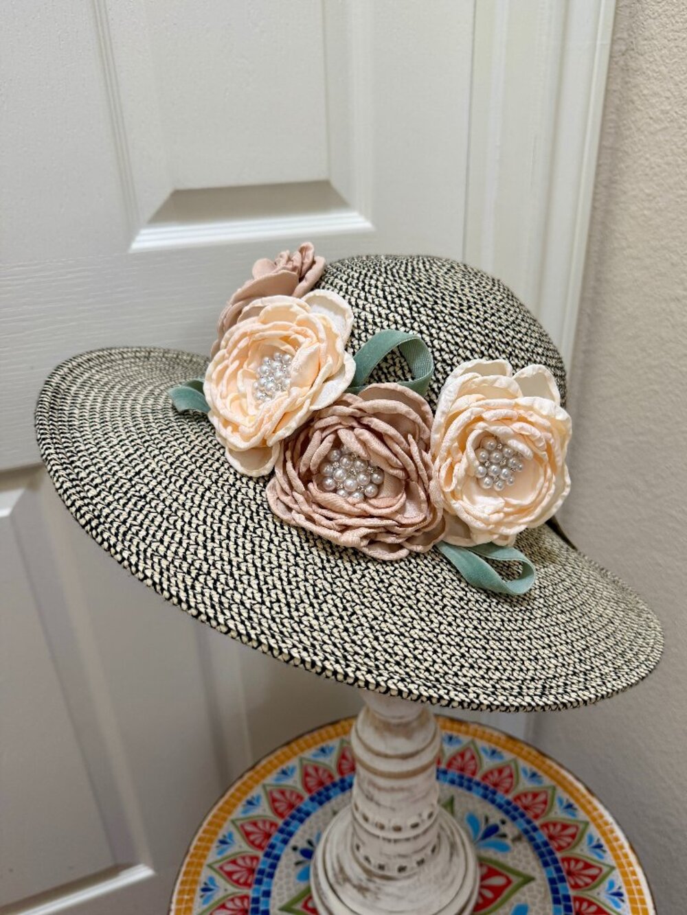 Elegant Black & White Straw Sun Hat with Champagne Flower Accents